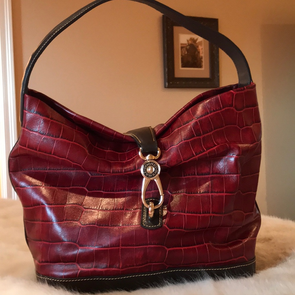 Dooney and Bourke lock logo sac
